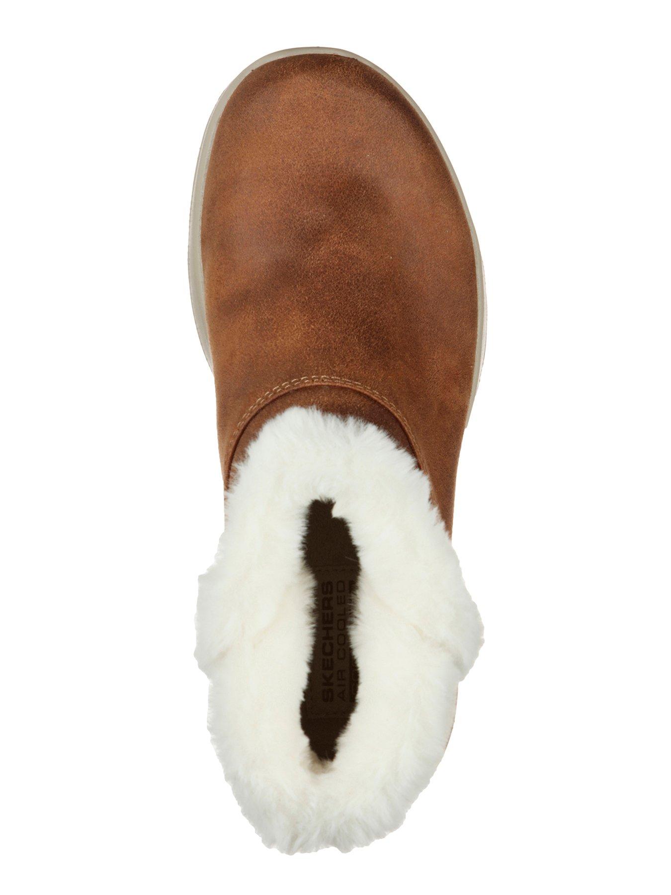 skechers-perform-tex-chugga-faux-fur-ankle-bootoutfit