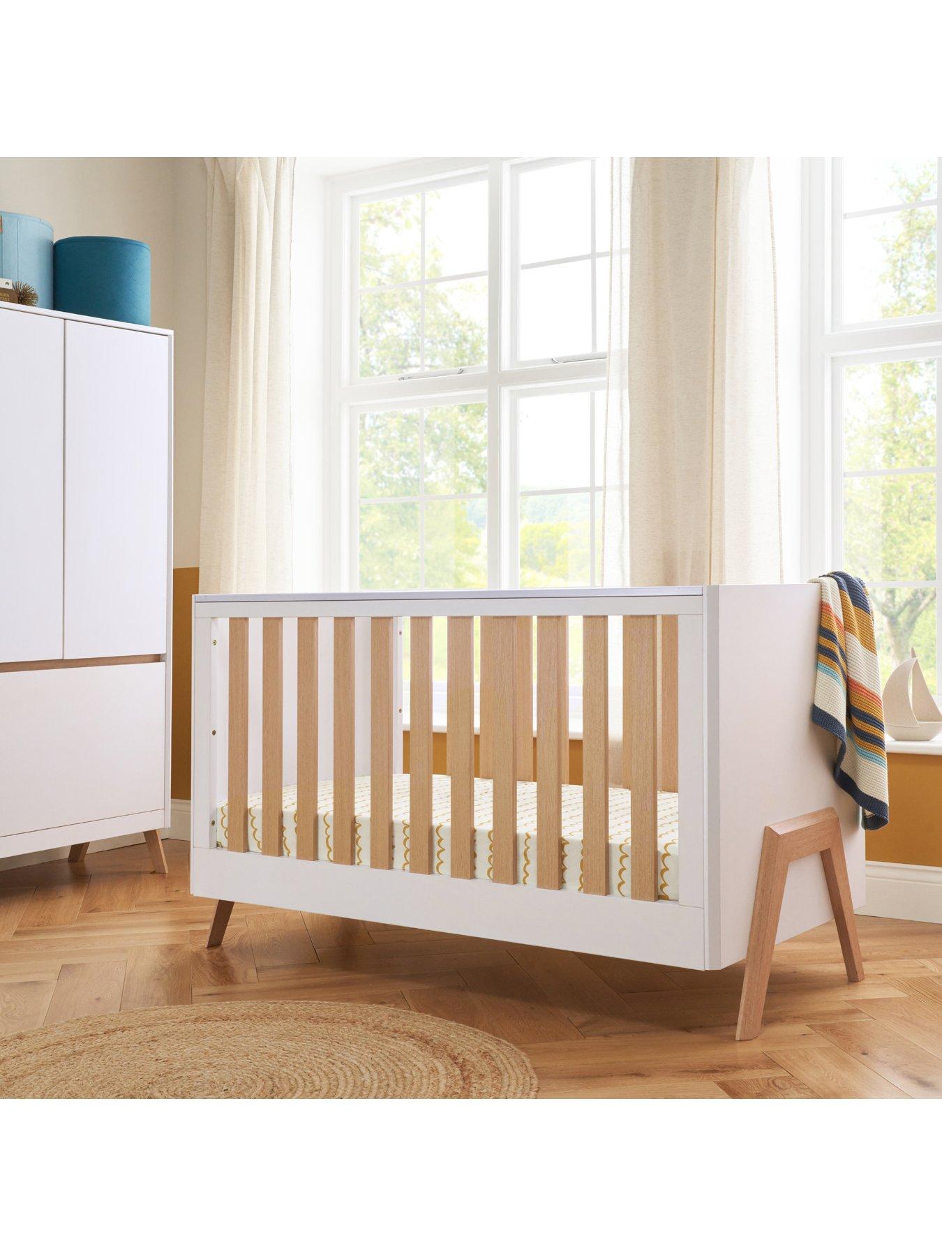 tutti-bambini-fuori-cot-bed-whiteoak