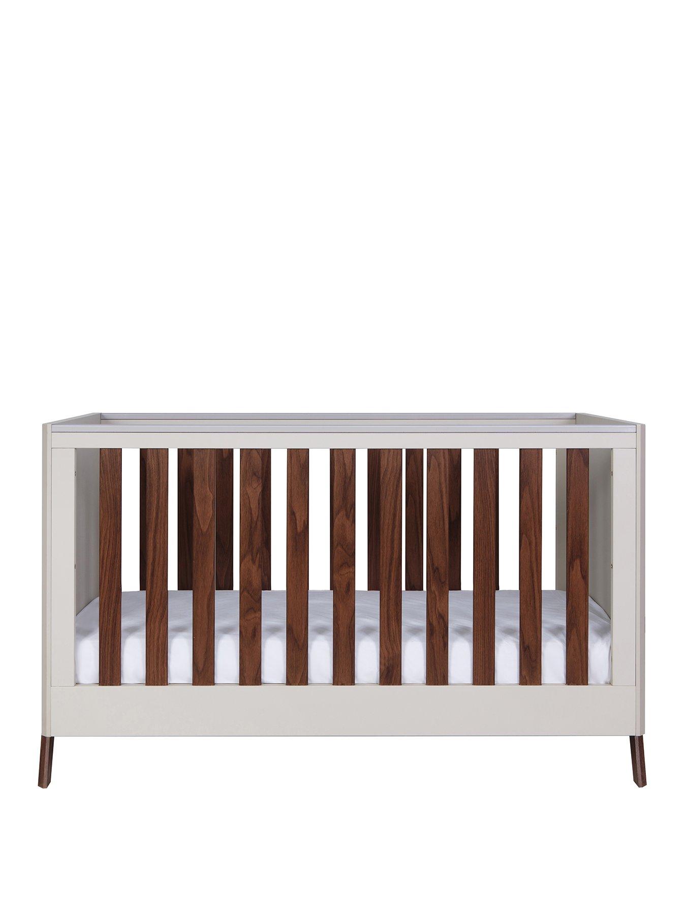 tutti-bambini-fuori-cot-bed-white-sandwalnutstillFront