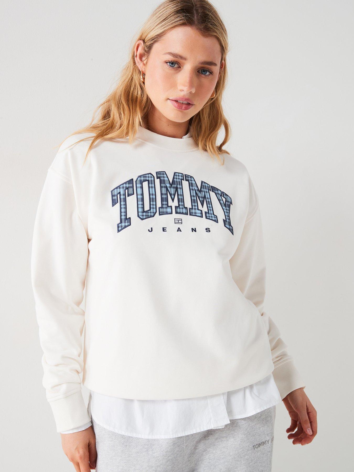 tommy-jeans-varsity-logo-sweatshirt-cream