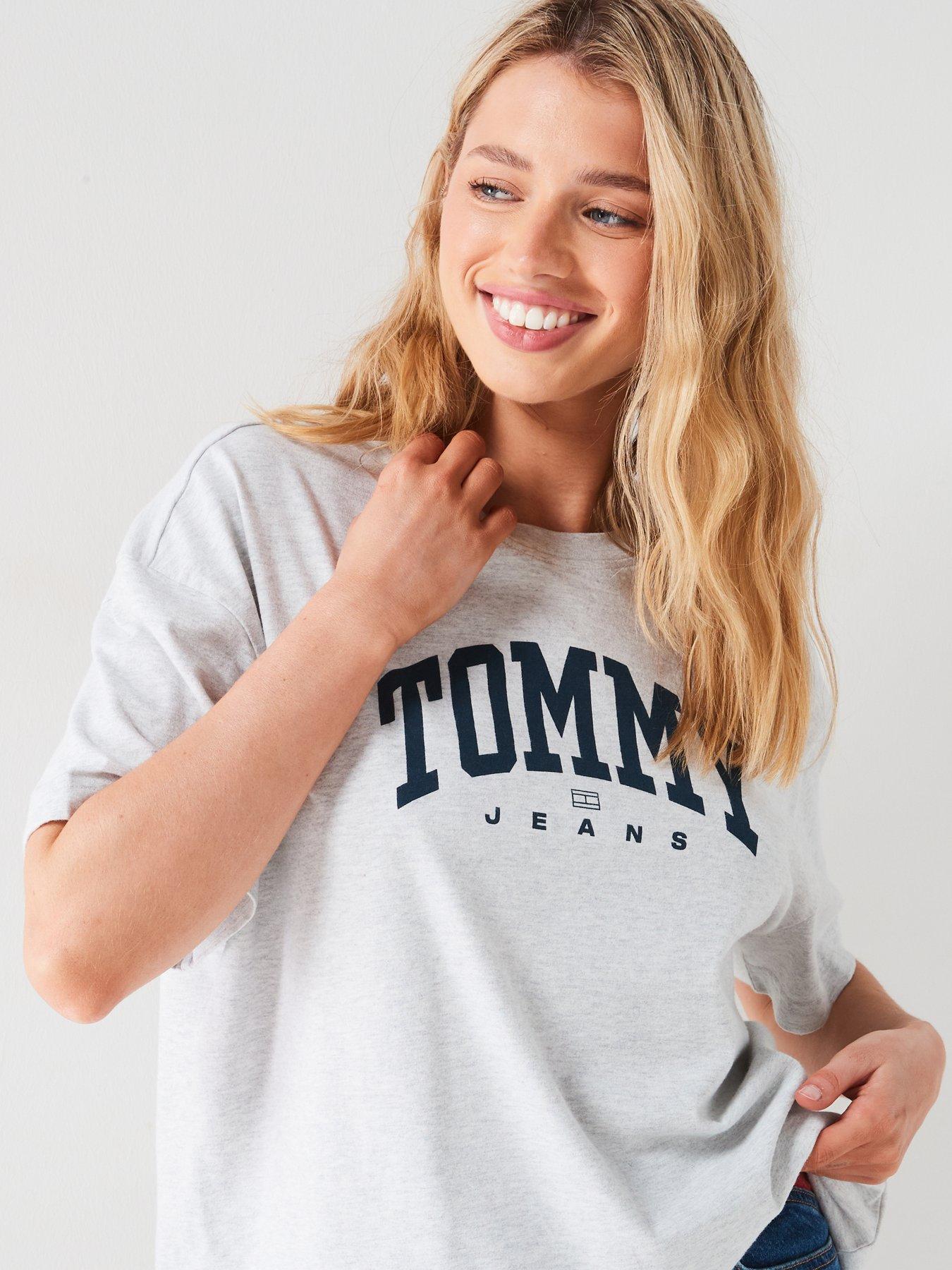 tommy-jeans-varsity-logo-t-shirt-greyoutfit