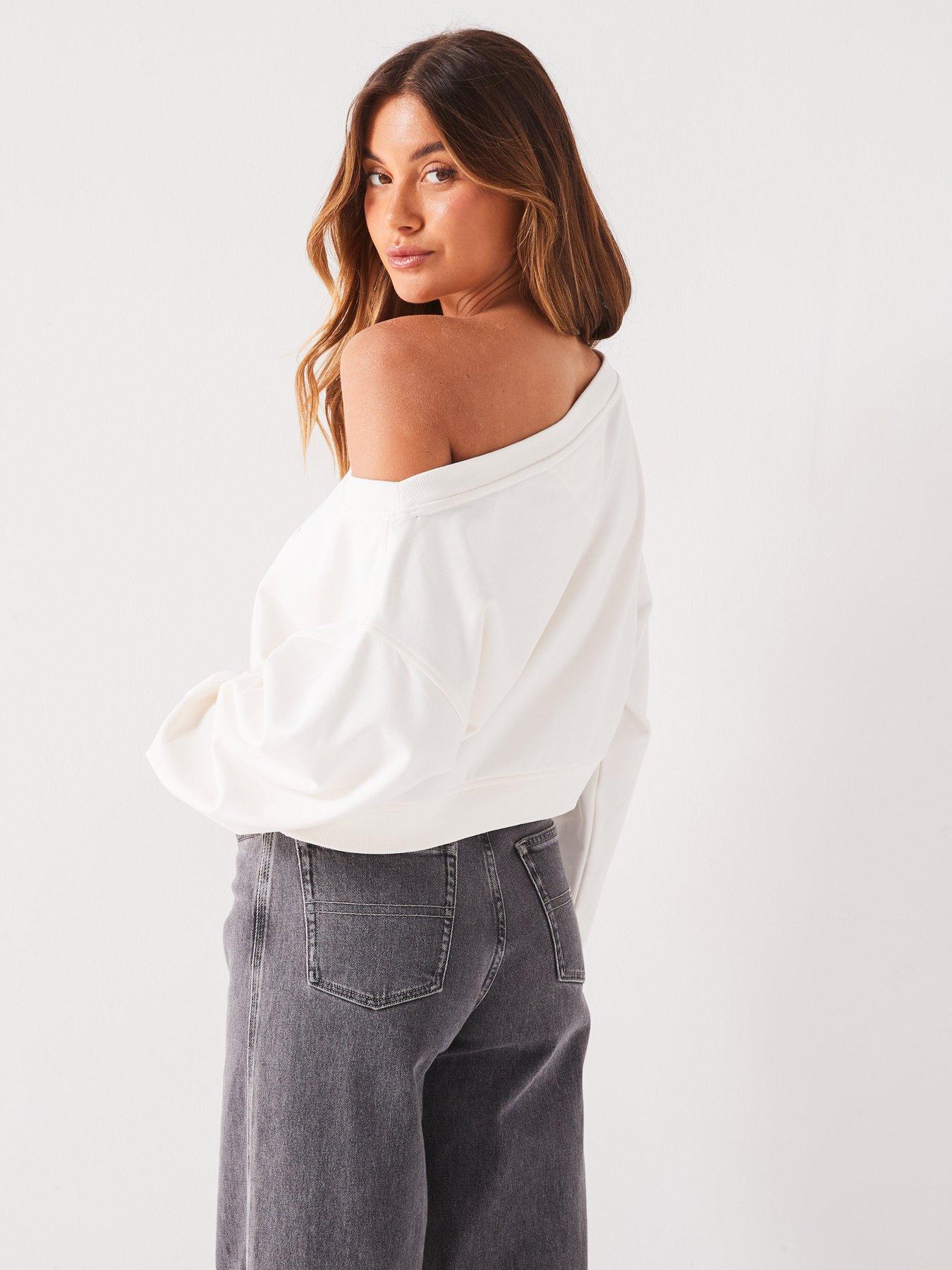 tommy-jeans-slouchy-off-the-shoulder-sweatshirt-creamstillFront