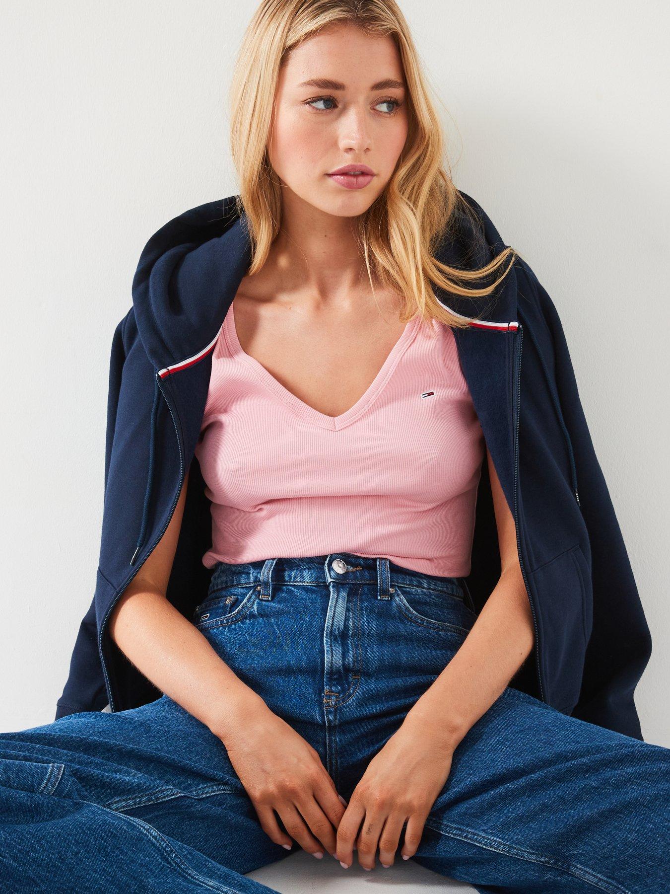 tommy-jeans-v-neck-ribbed-t-shirt-pinkdetail