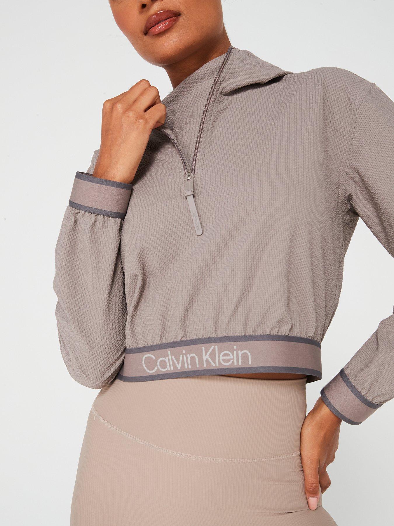 calvin-klein-sport-windbreaker-jacket-beigeoutfit