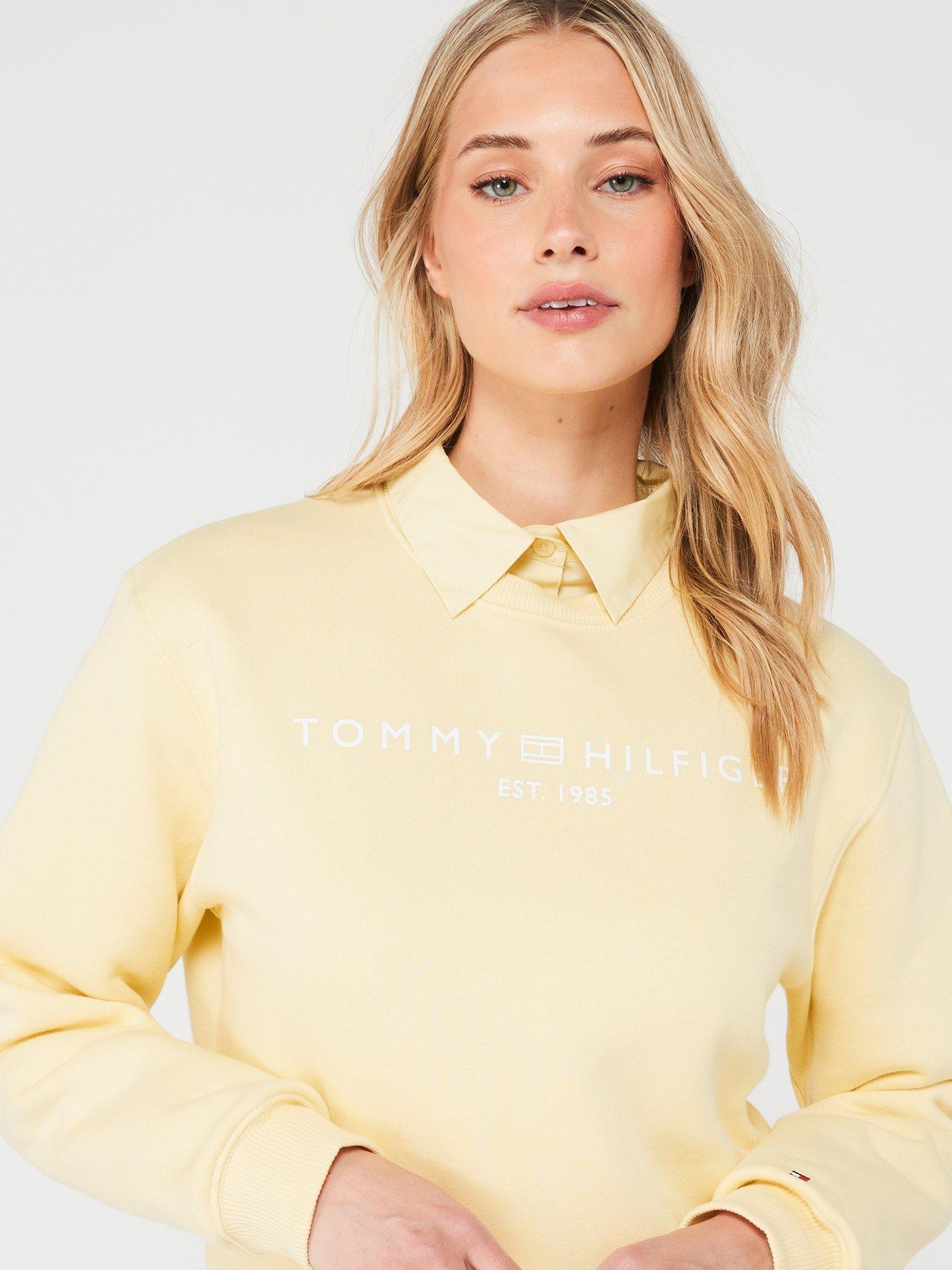 tommy-hilfiger-logo-crewneck-sweatshirt-yellowoutfit