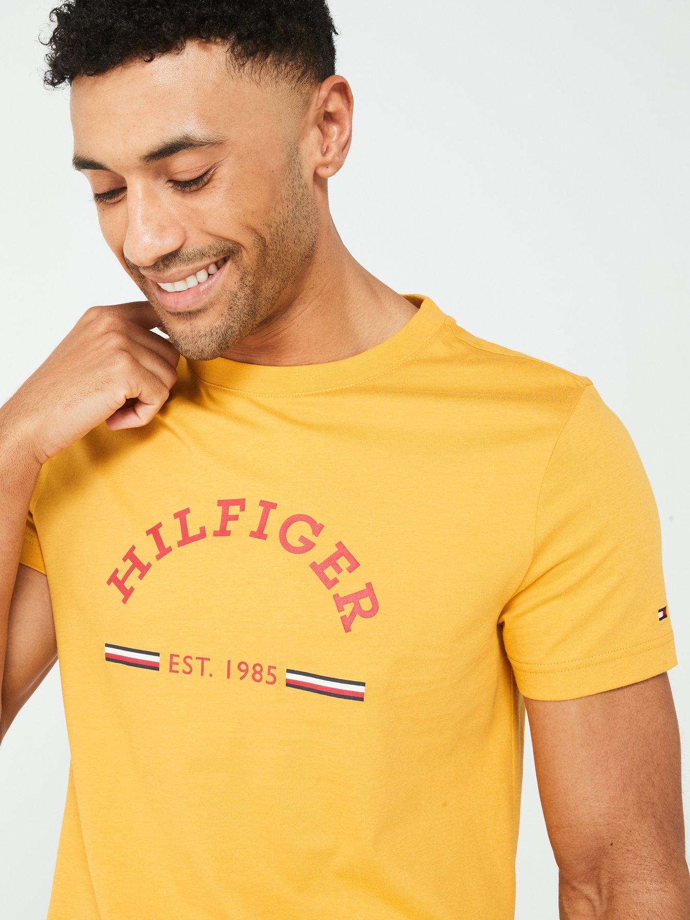 tommy-hilfiger-tommy-hilfiger-arch-global-stripe-logo-t-shirt-dark-yellowoutfit