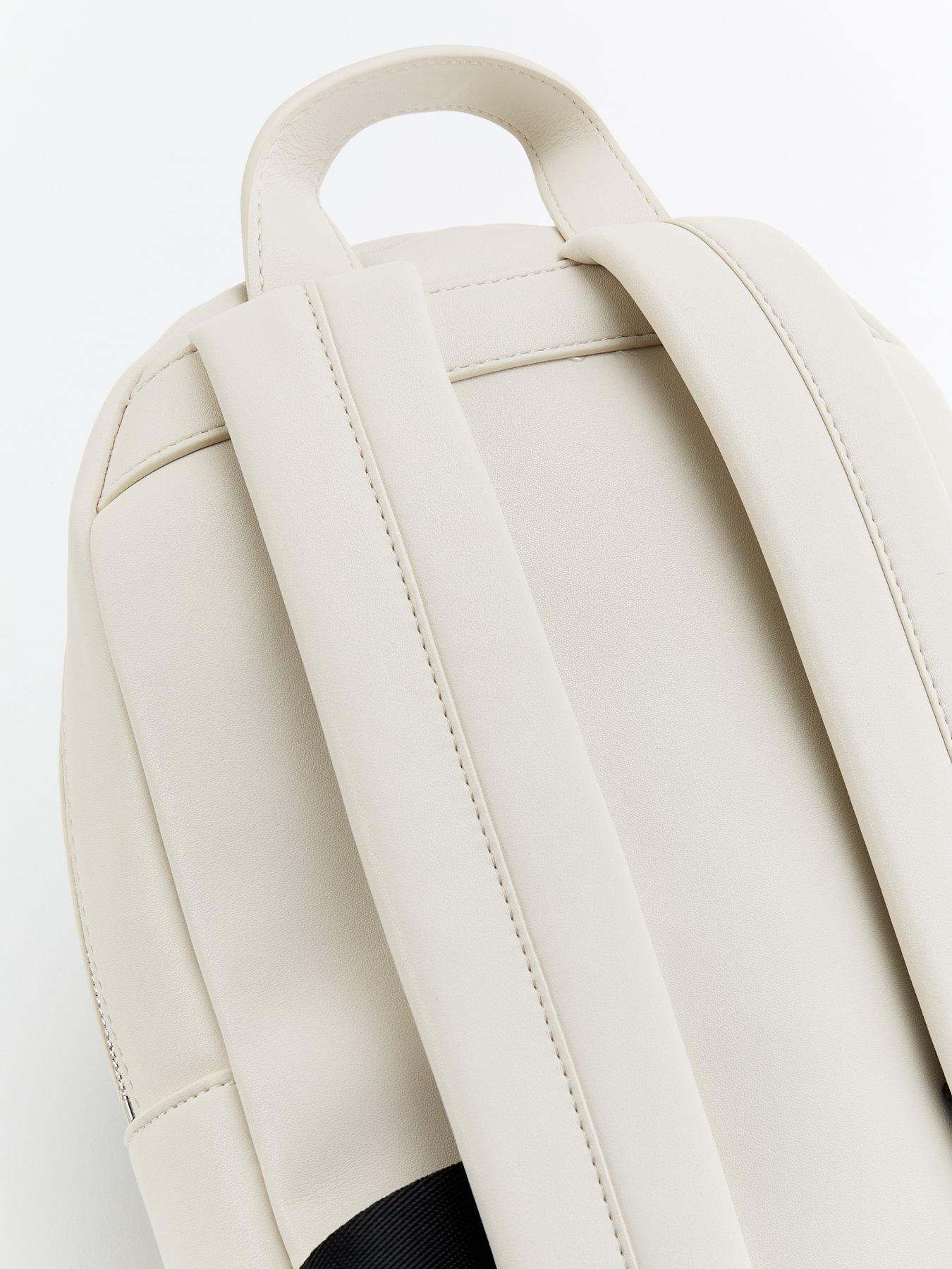 tommy-jeans-bold-backpack-creamoutfit