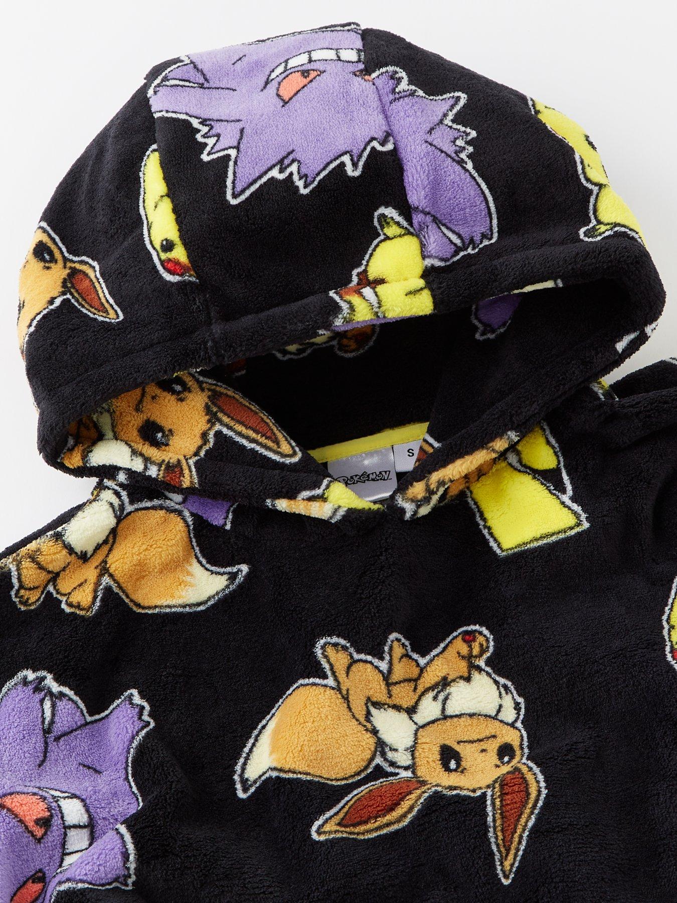 pokemon-pokemon-all-over-print-hooded-fleece-blanketoutfit