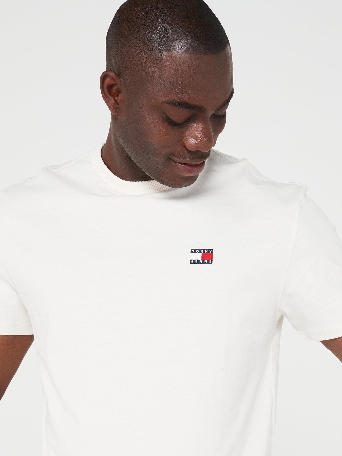 tommy-jeans-tommy-jeans-regular-fit-left-chest-badge-t-shirt-whiteoutfit