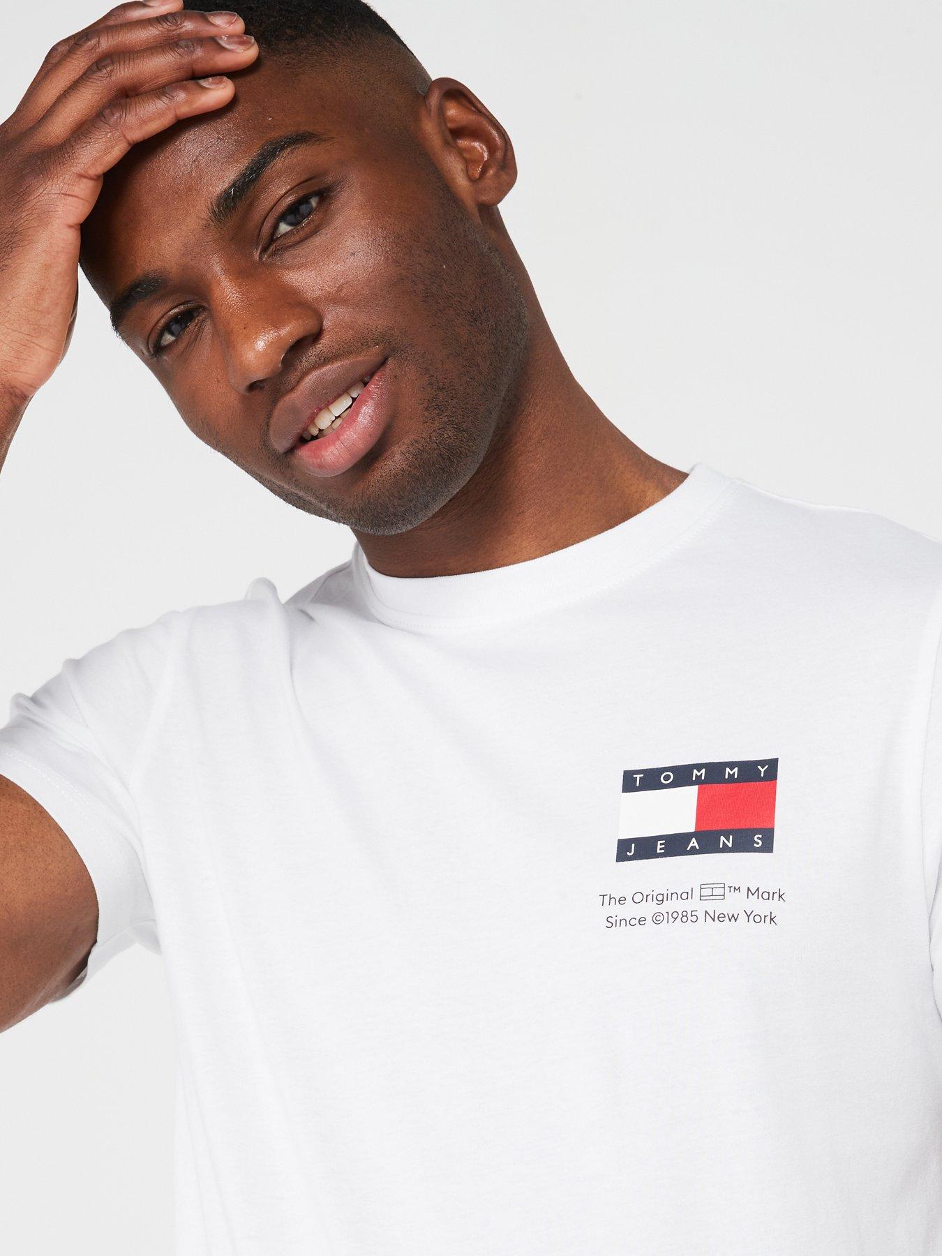 tommy-jeans-tommy-jeans-slim-fit-essential-flag-t-shirt-whiteoutfit