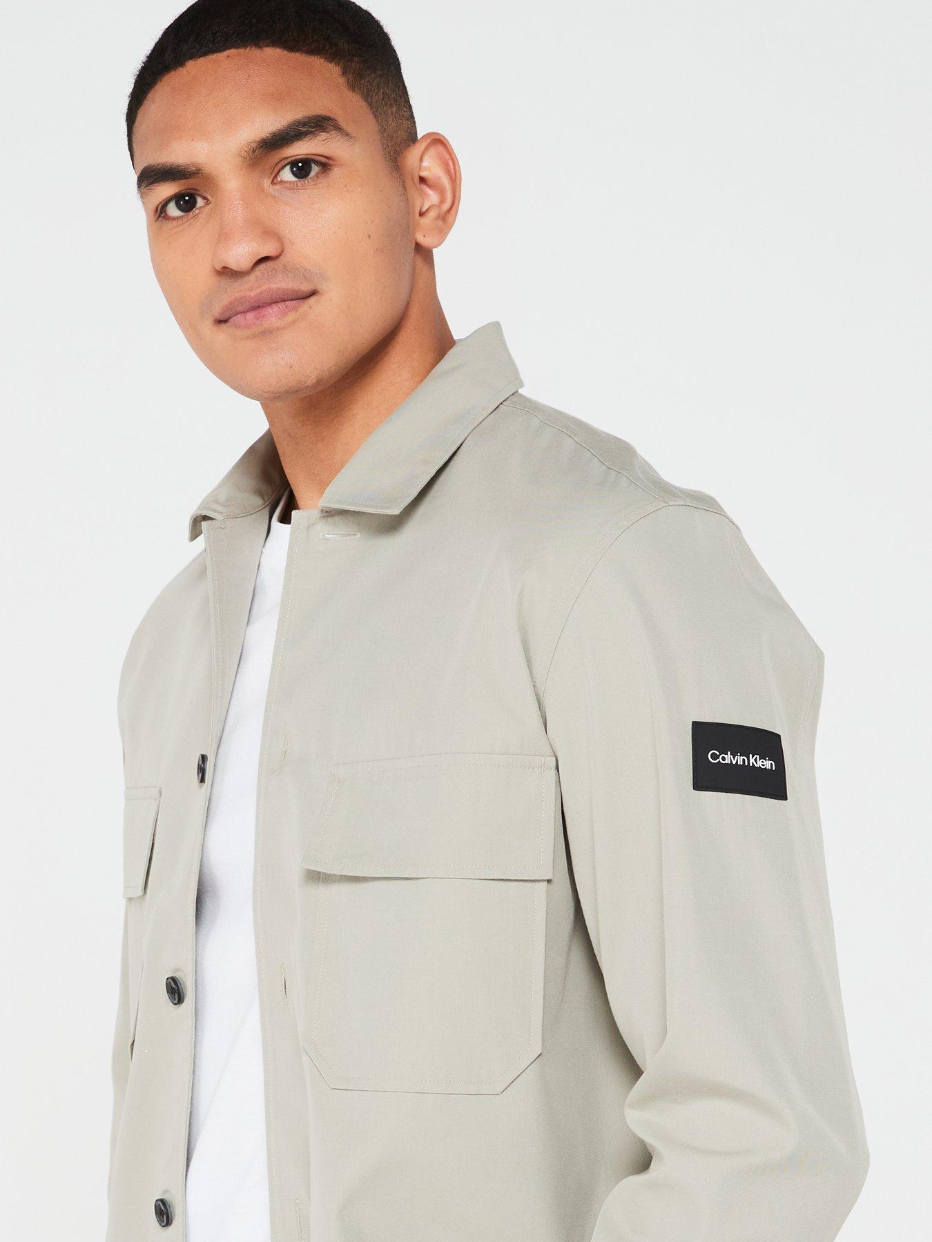 calvin-klein-calvin-klein-cotton-nylon-double-pocket-overshirt-light-greyoutfit