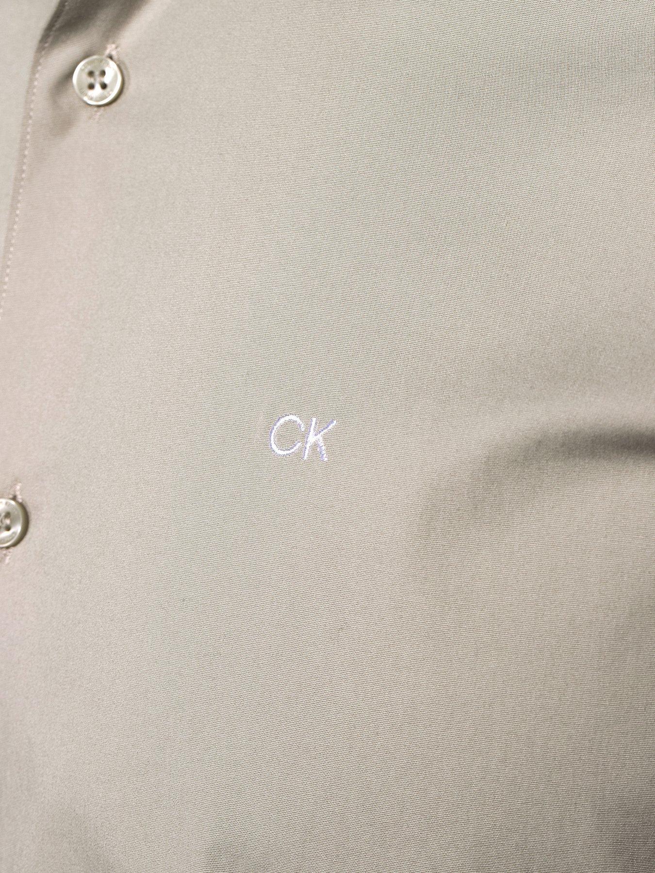 calvin-klein-calvin-klein-poplin-stretch-slim-fit-shirt-beigeoutfit