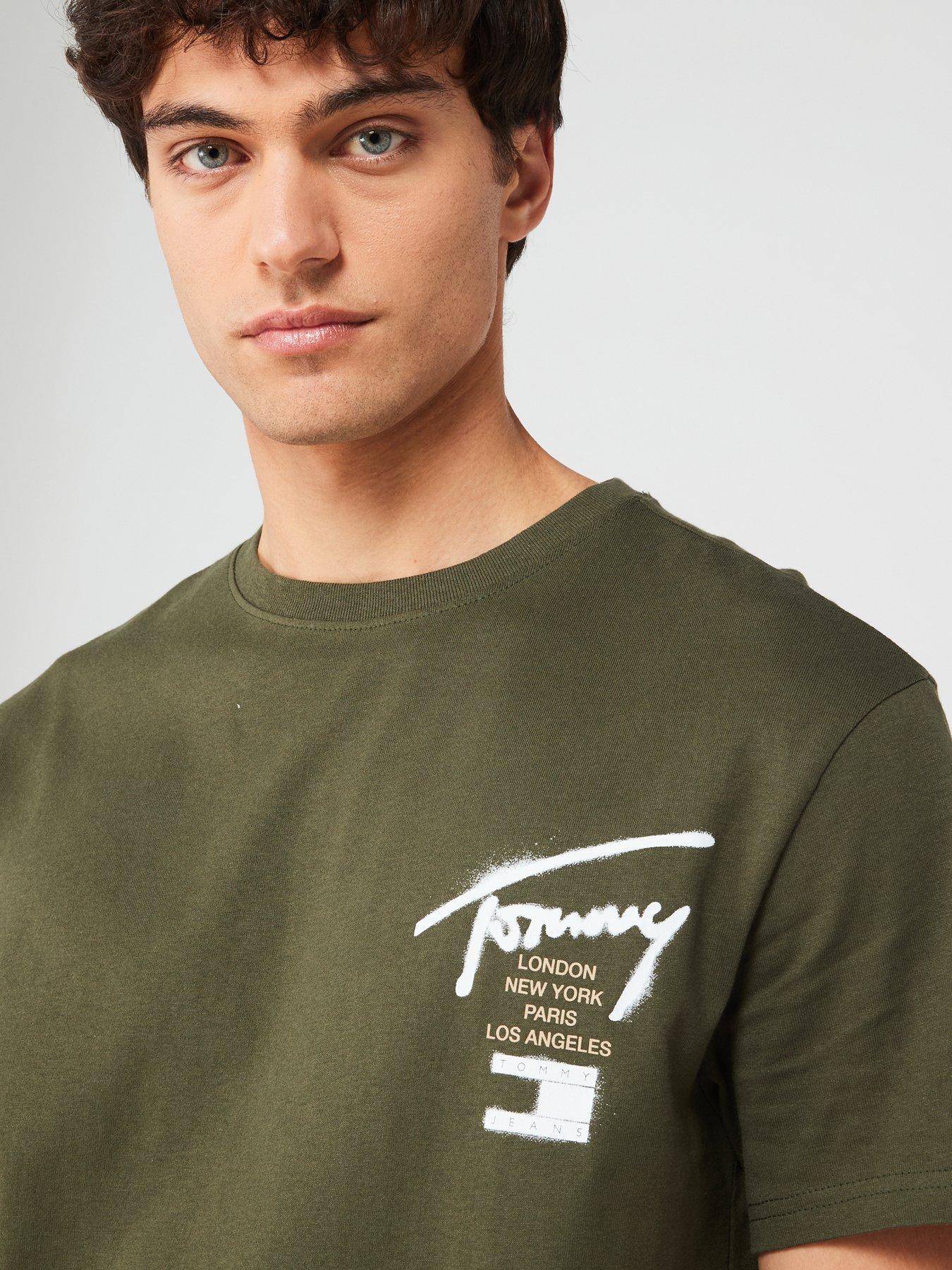 tommy-jeans-tommy-jeans-regular-fit-graffiti-backprint-signature-t-shirt-dark-khakioutfit