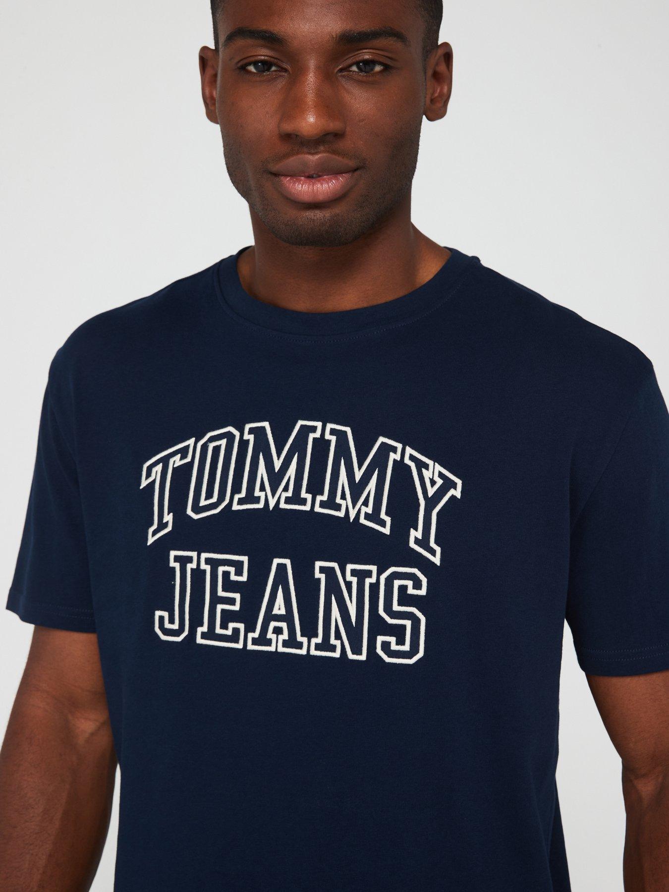 tommy-jeans-tommy-jeans-regular-fit-applique-logo-t-shirt-navyoutfit