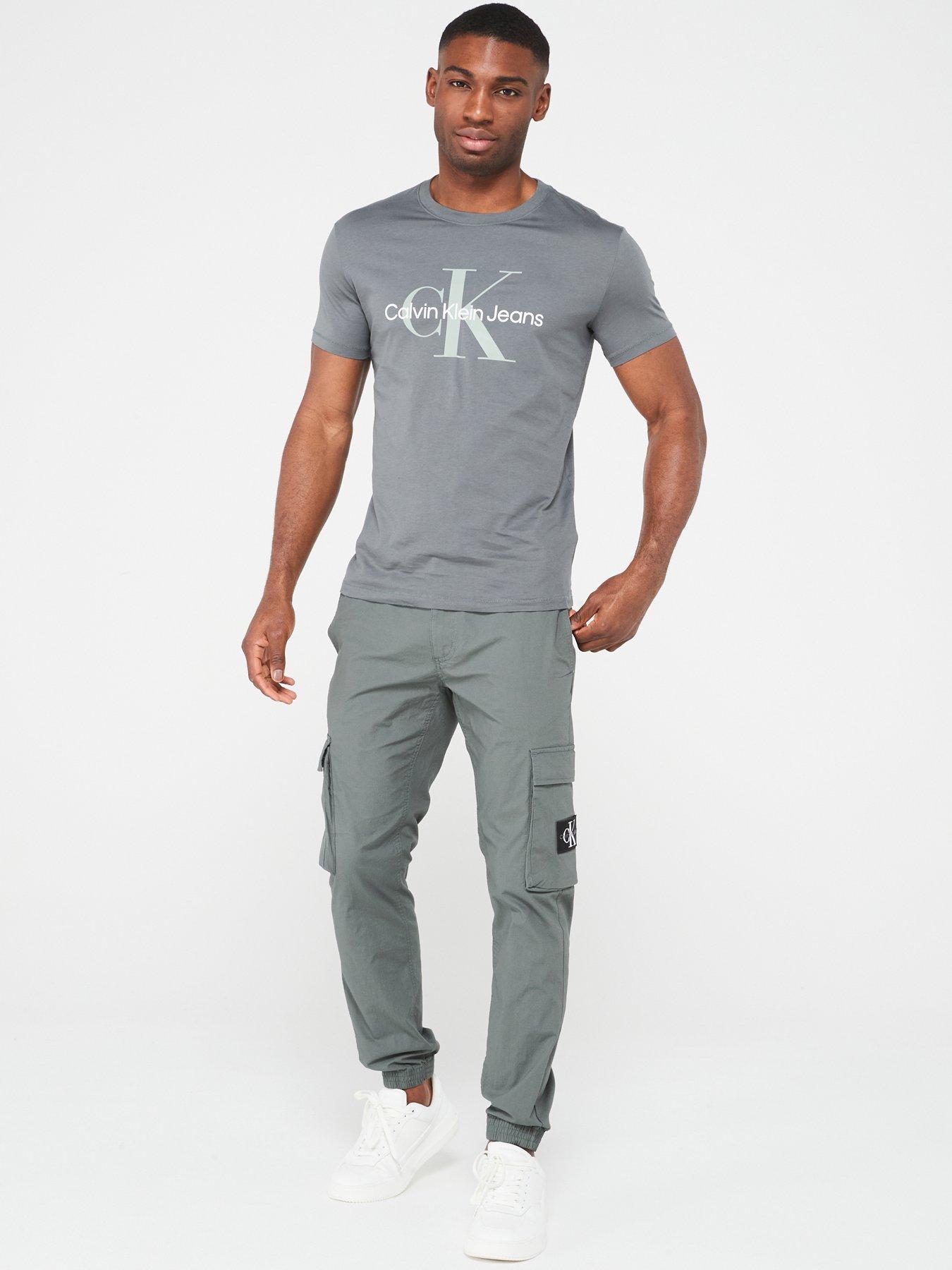 calvin-klein-jeans-calvin-klein-jeans-central-monologo-t-shirt-greyoutfit