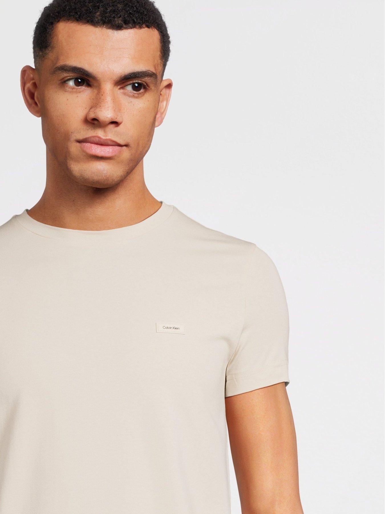 calvin-klein-calvin-klein-stretch-slim-fit-left-chest-logo-t-shirt-light-beigeoutfit