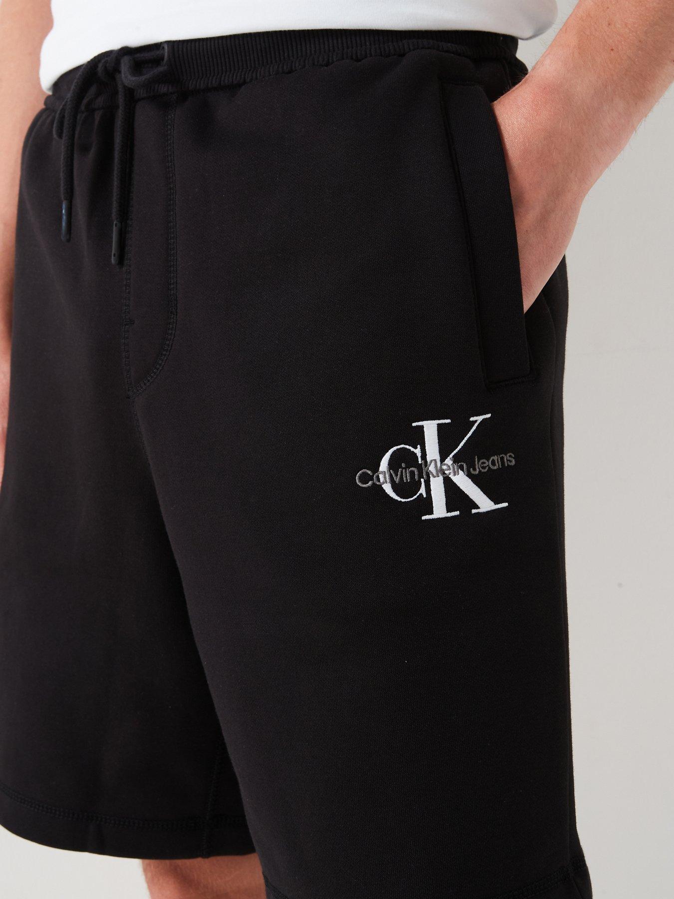 calvin-klein-jeans-monologo-heavyweight-shorts-blackoutfit