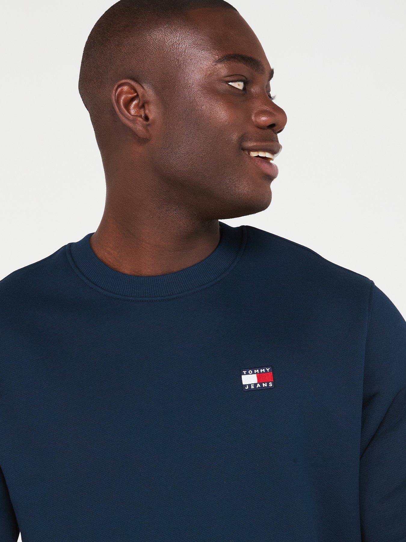 tommy-jeans-tommy-jeans-regular-fit-left-chest-badge-crew-sweat-navyoutfit