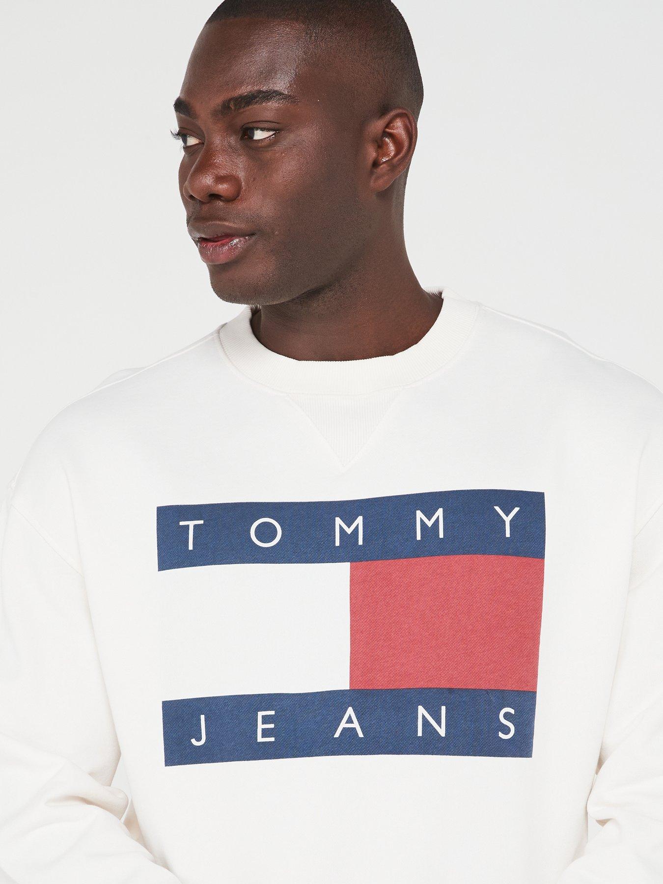 tommy-jeans-tommy-jeans-relaxed-big-flag-crew-sweat-whiteoutfit