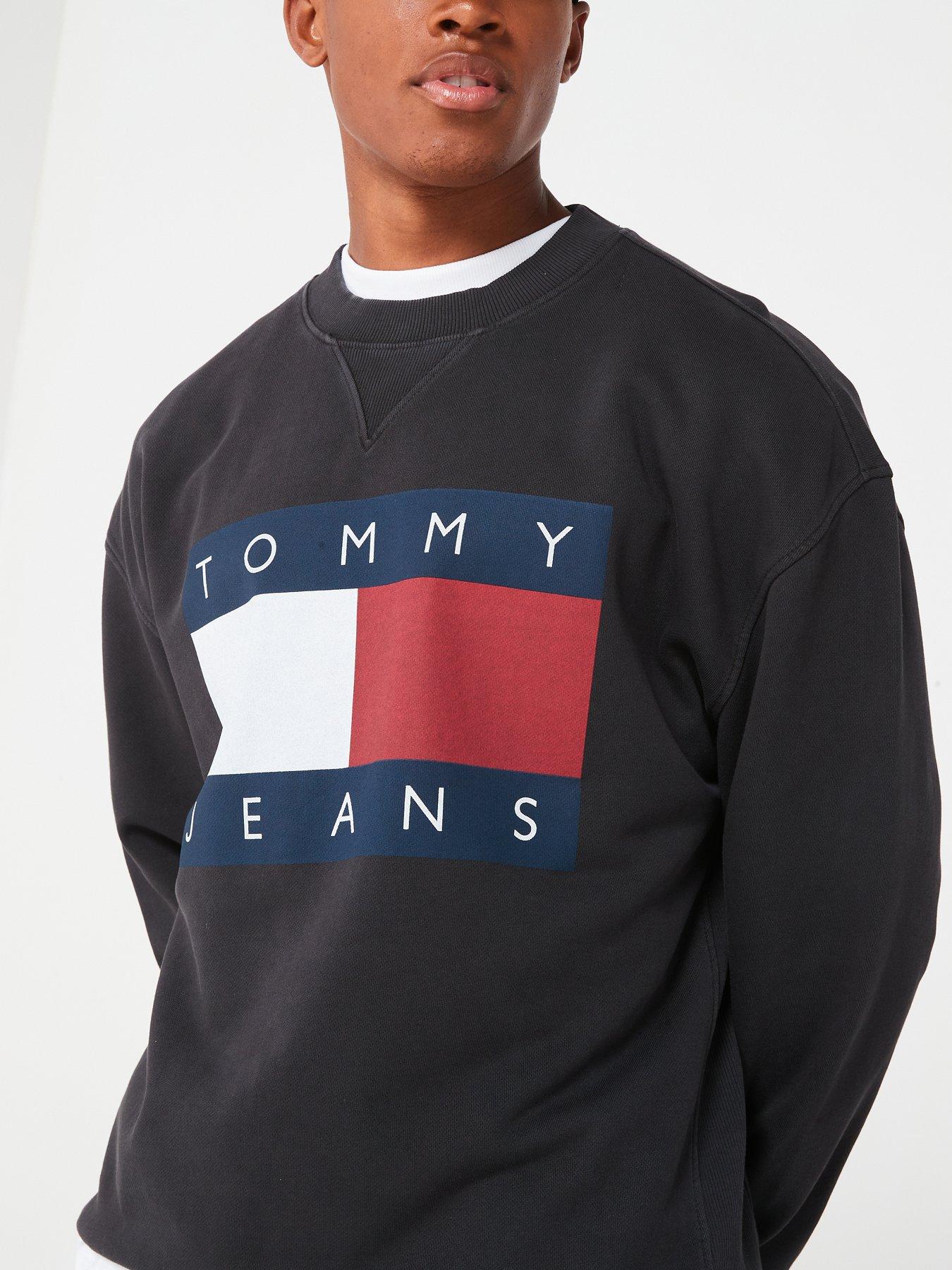 tommy-jeans-tommy-jeans-relaxed-big-flag-crew-sweat-blackoutfit