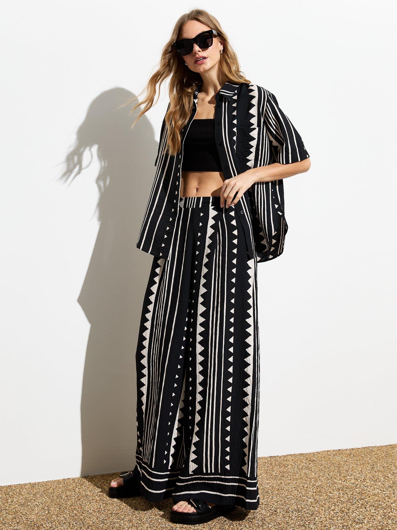 new-look-black-abstract-print-wide-leg-trousers