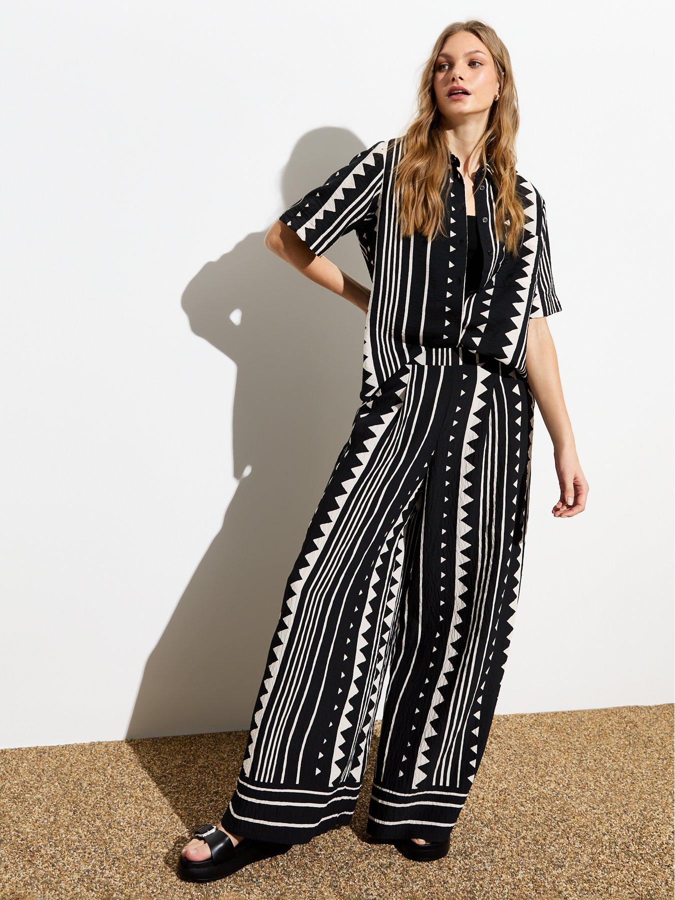 new-look-black-abstract-print-wide-leg-trousersback