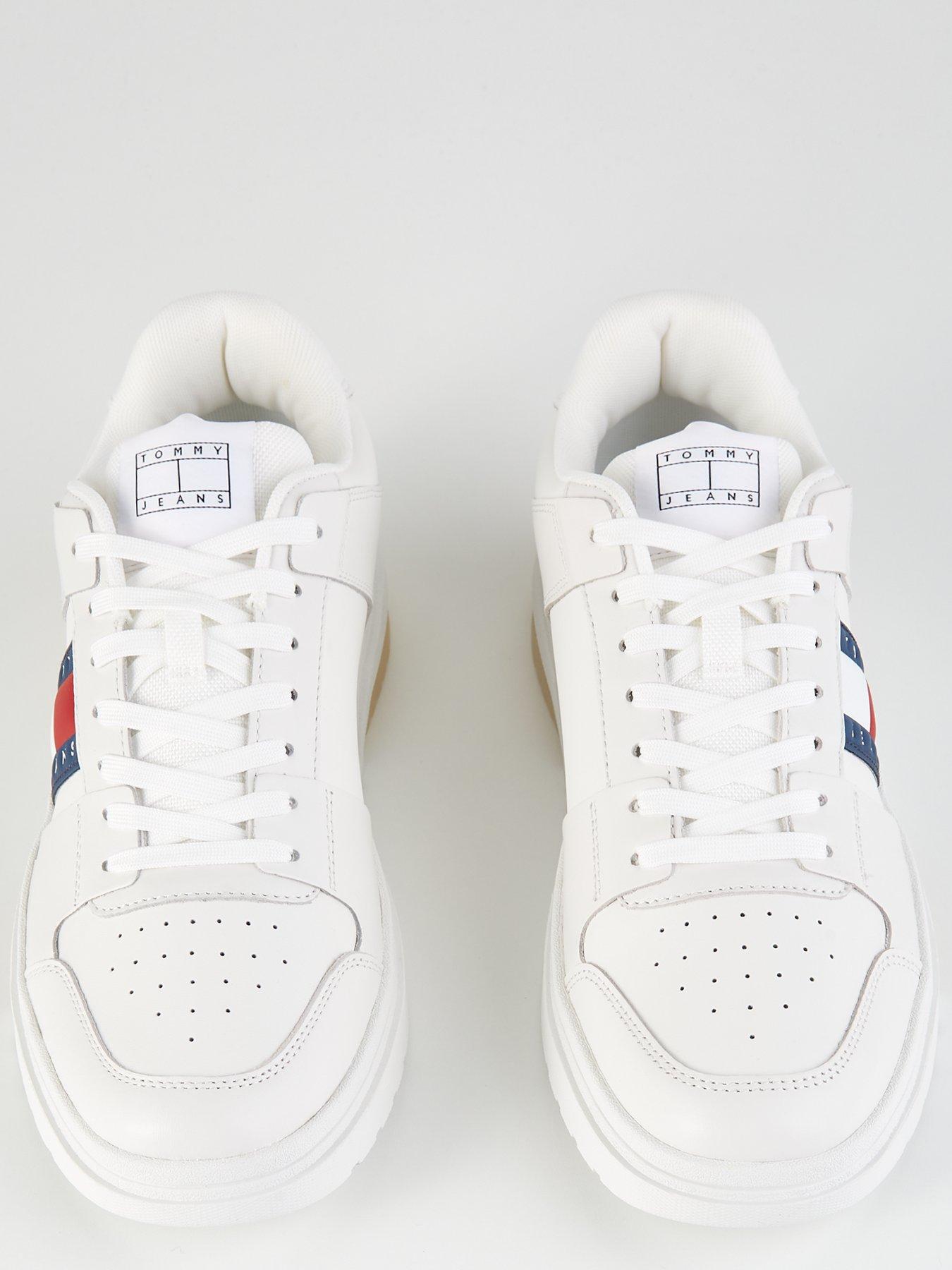 tommy-jeans-tommy-jeans-brooklyn-flag-leather-sneaker-whiteoutfit