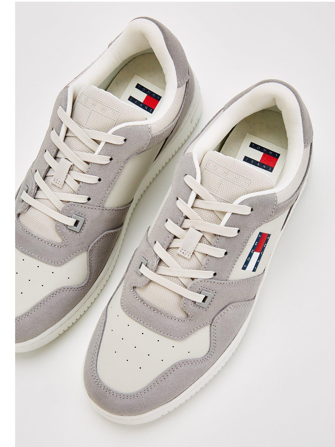 tommy-jeans-tommy-jeans-retro-basket-flag-suede-sneakers-greyoutfit