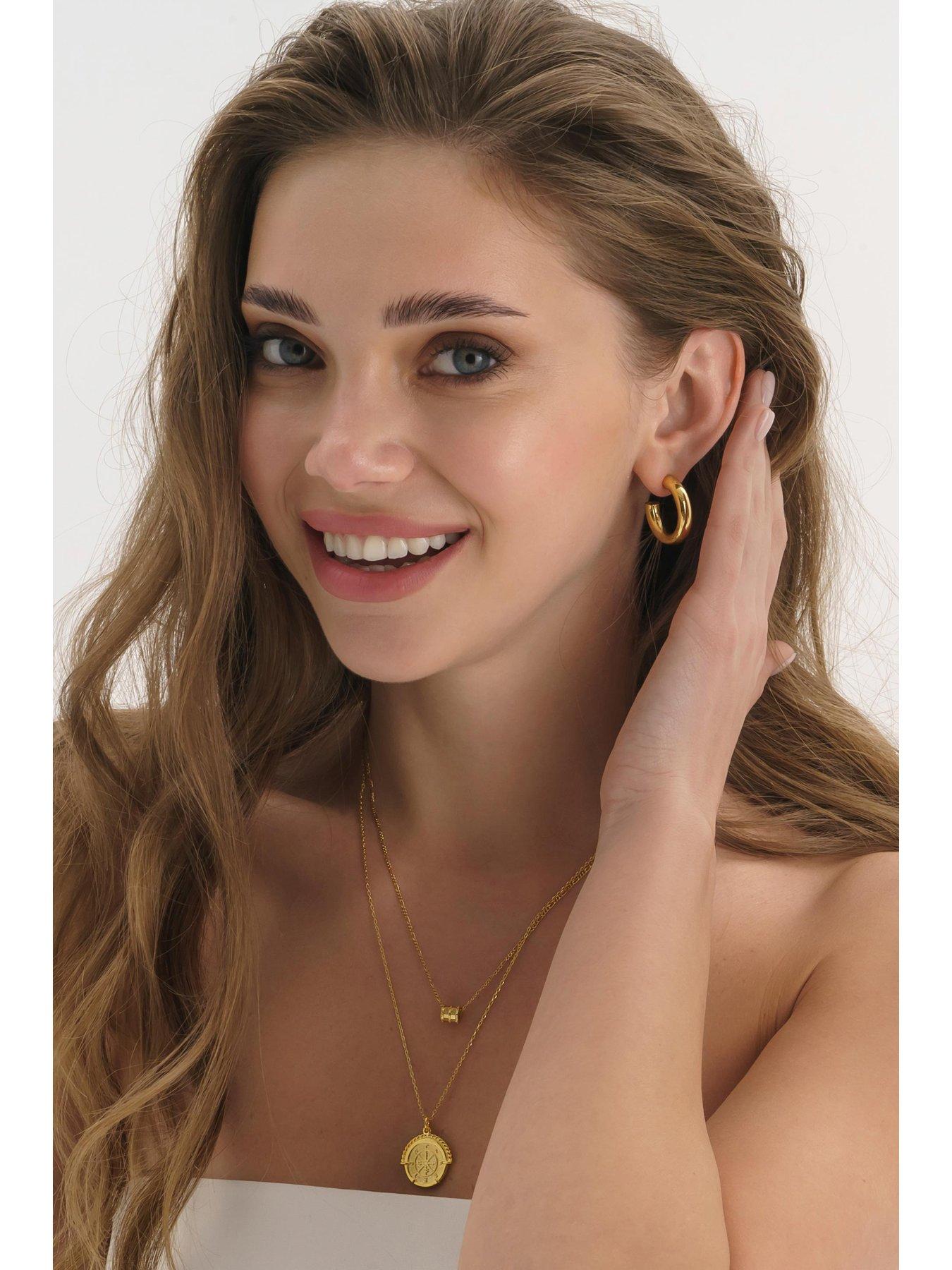 Image 3 of 7 of Elk & Bloom Chunky Rope Framed Gold Wheel of Fortune Necklace - Gold