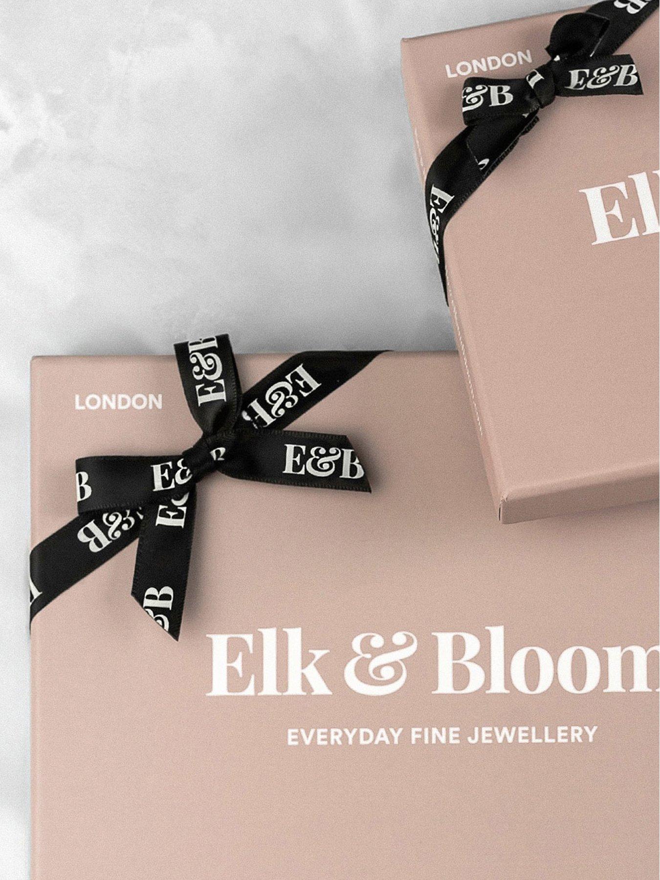 Image 6 of 7 of Elk & Bloom Dainty 18K Gold Plated Shell Clam Necklace