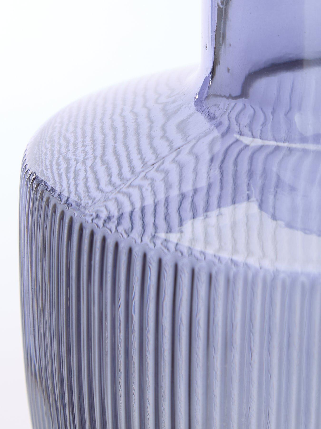 very-home-ribbed-run-vase-blueoutfit