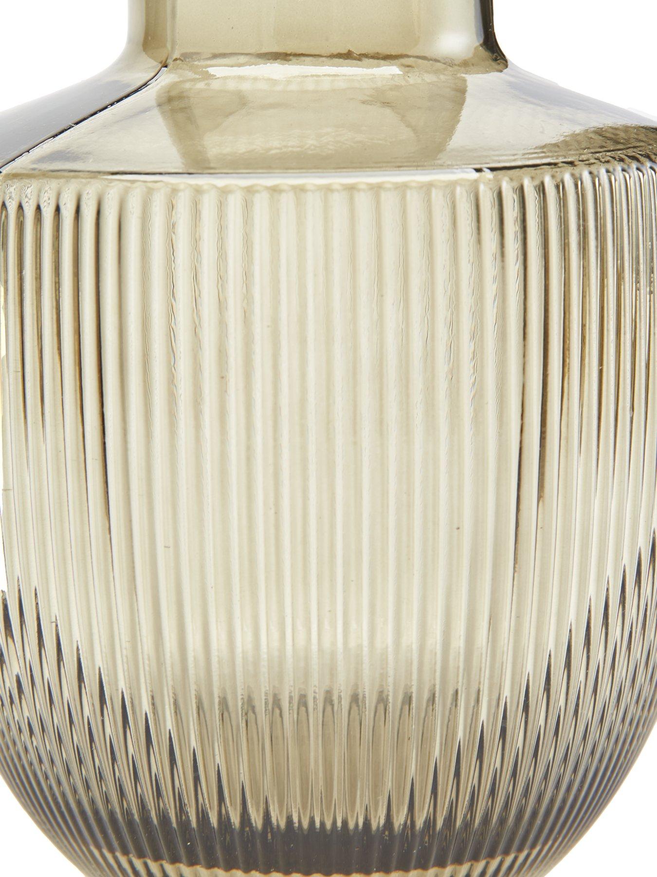 very-home-ribbed-run-vase-greendetail