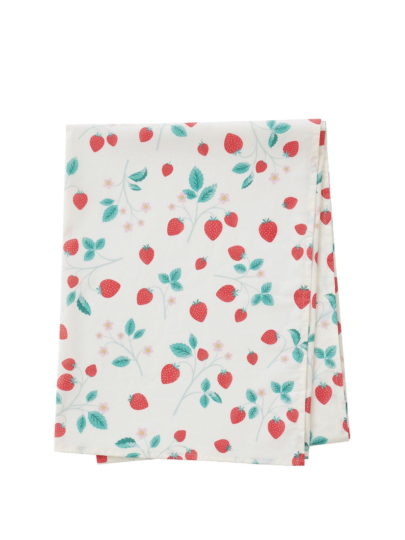 catherine-lansfield-strawberry-garden-cotton-tableclothstillFront