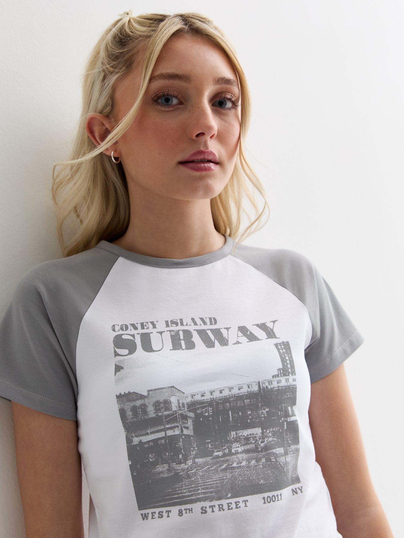 new-look-915-girls-grey-coney-island-logo-raglan-t-shirtoutfit