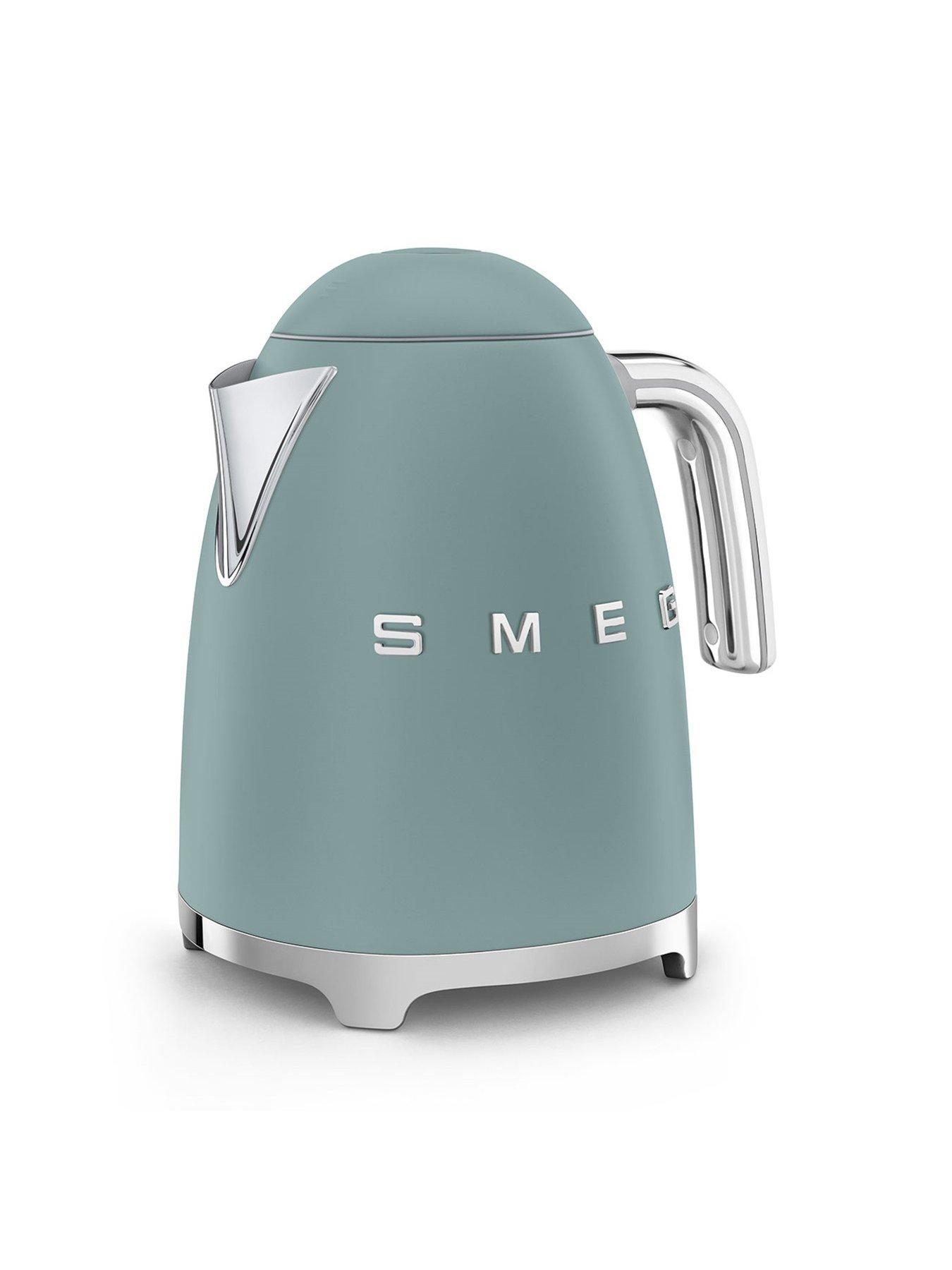 smeg-klf03-retro-style-jug-kettle-300w-17l-matte-emerald-greenstillFront