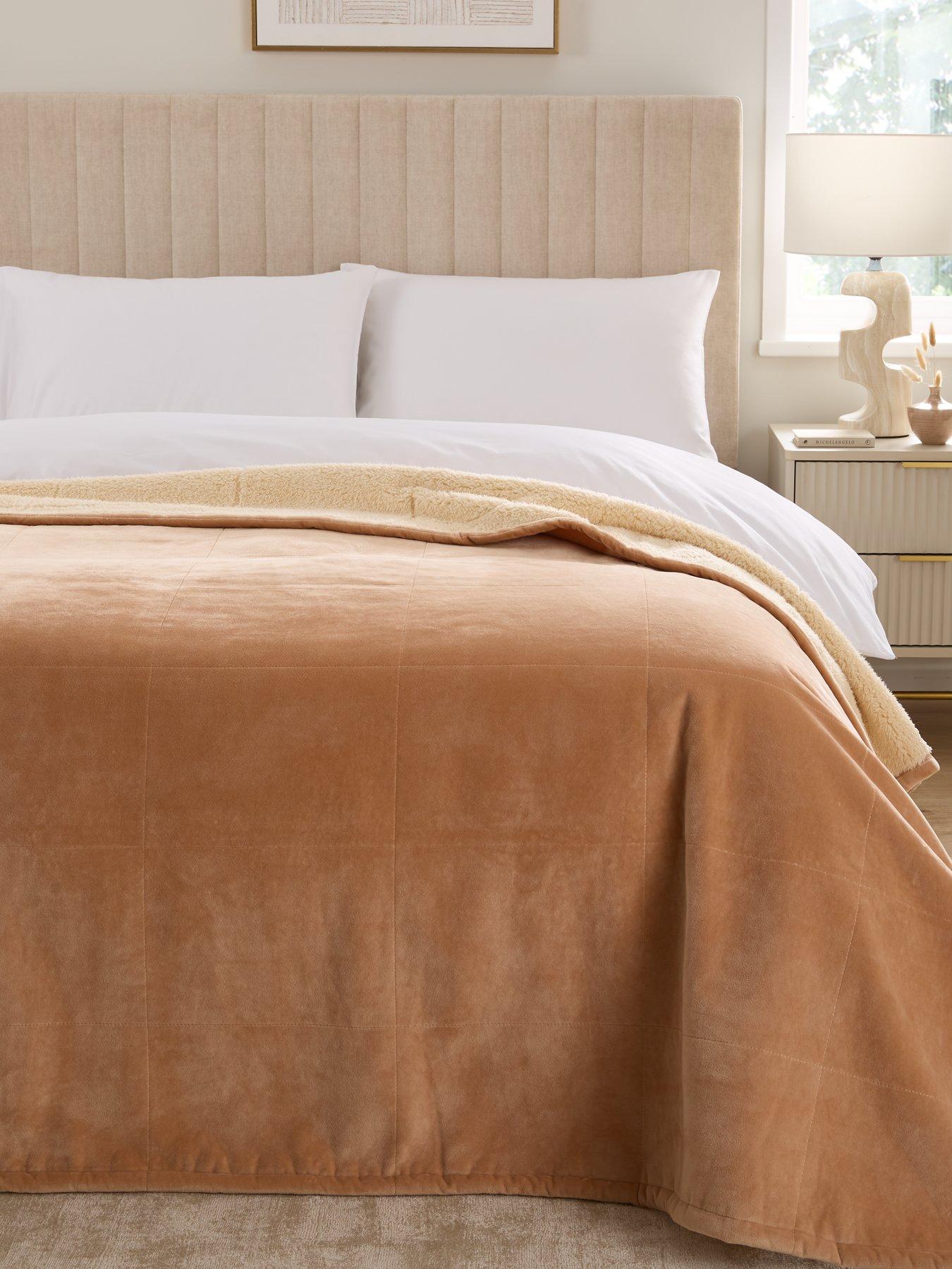 very-home-quilted-bedspread-throw-with-sherpa-reverse-pinkfront