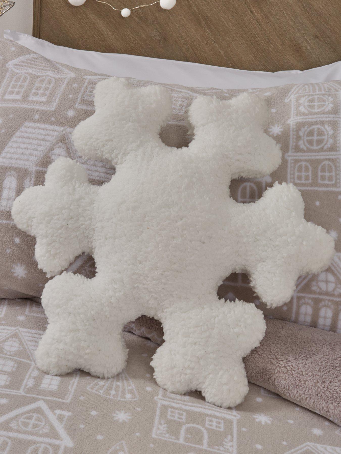 very-home-boucle-snowflake-shaped-christmas-cushionback