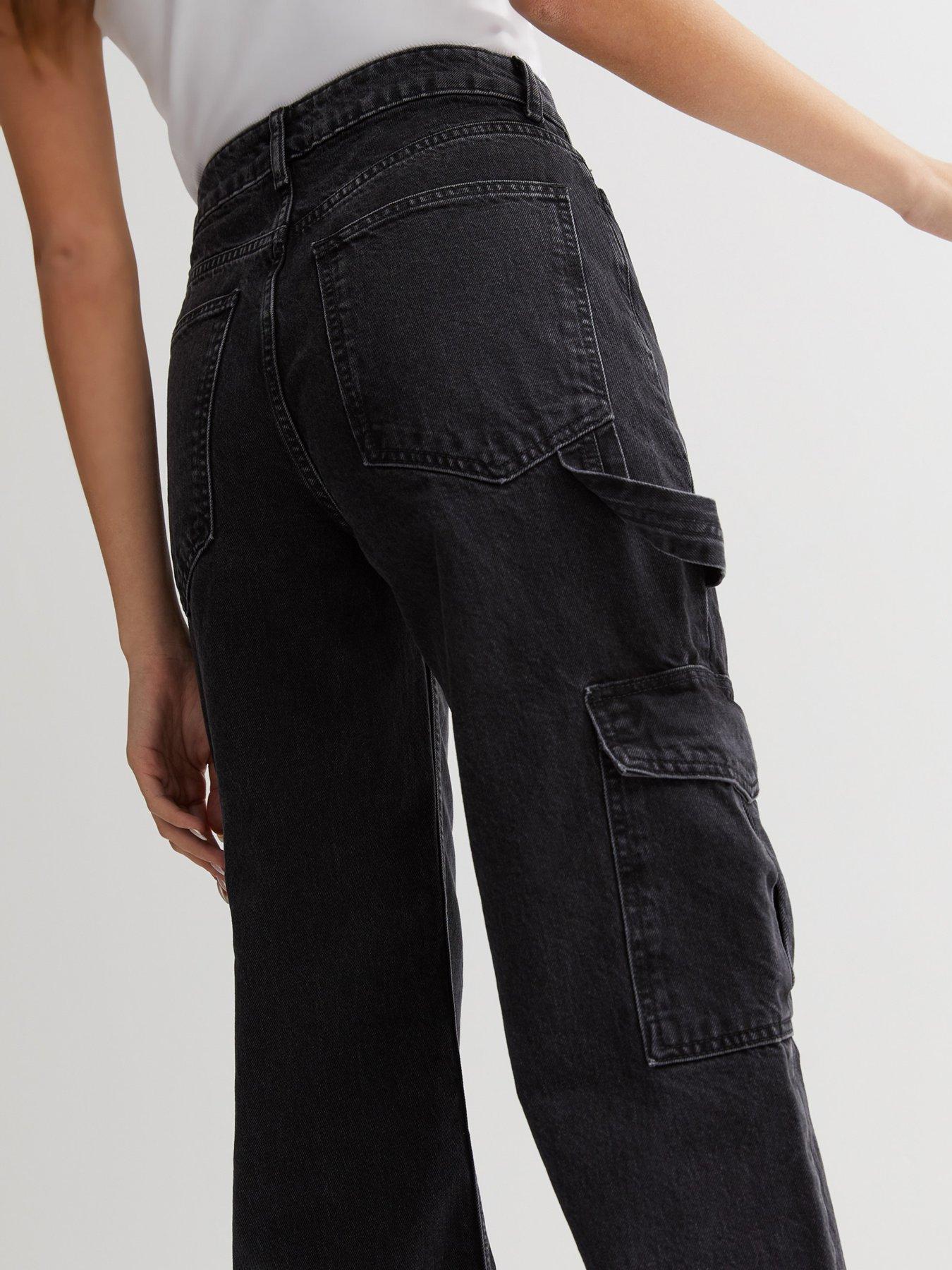 new-look-washed-black-high-waist-cargo-jeansoutfit