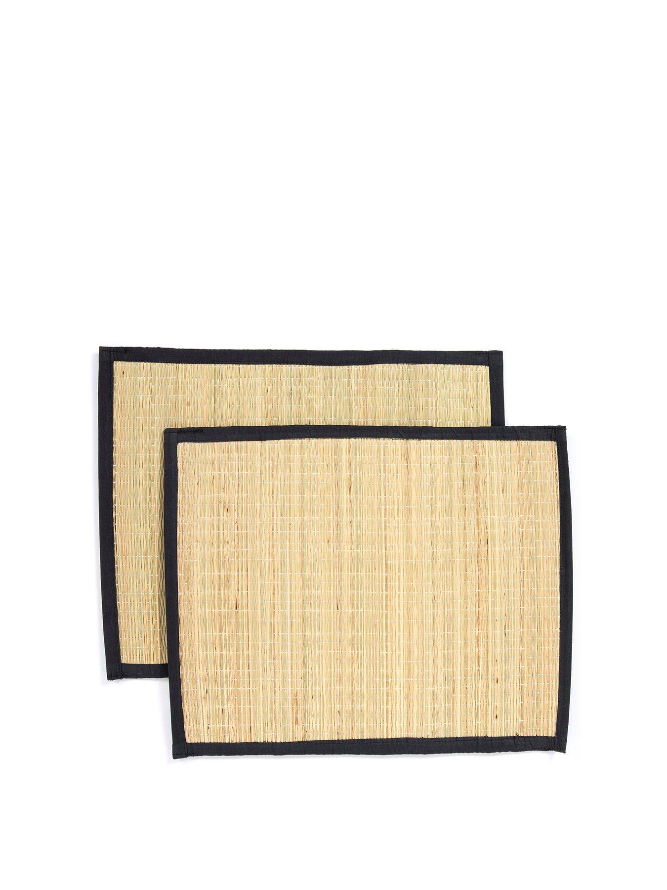 esselle-spey-dry-grass-placemat-black-2-pkstillFront