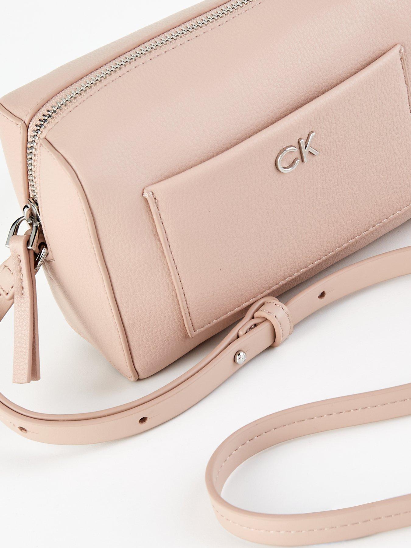 calvin-klein-ck-daily-camera-crossbody-beigeoutfit