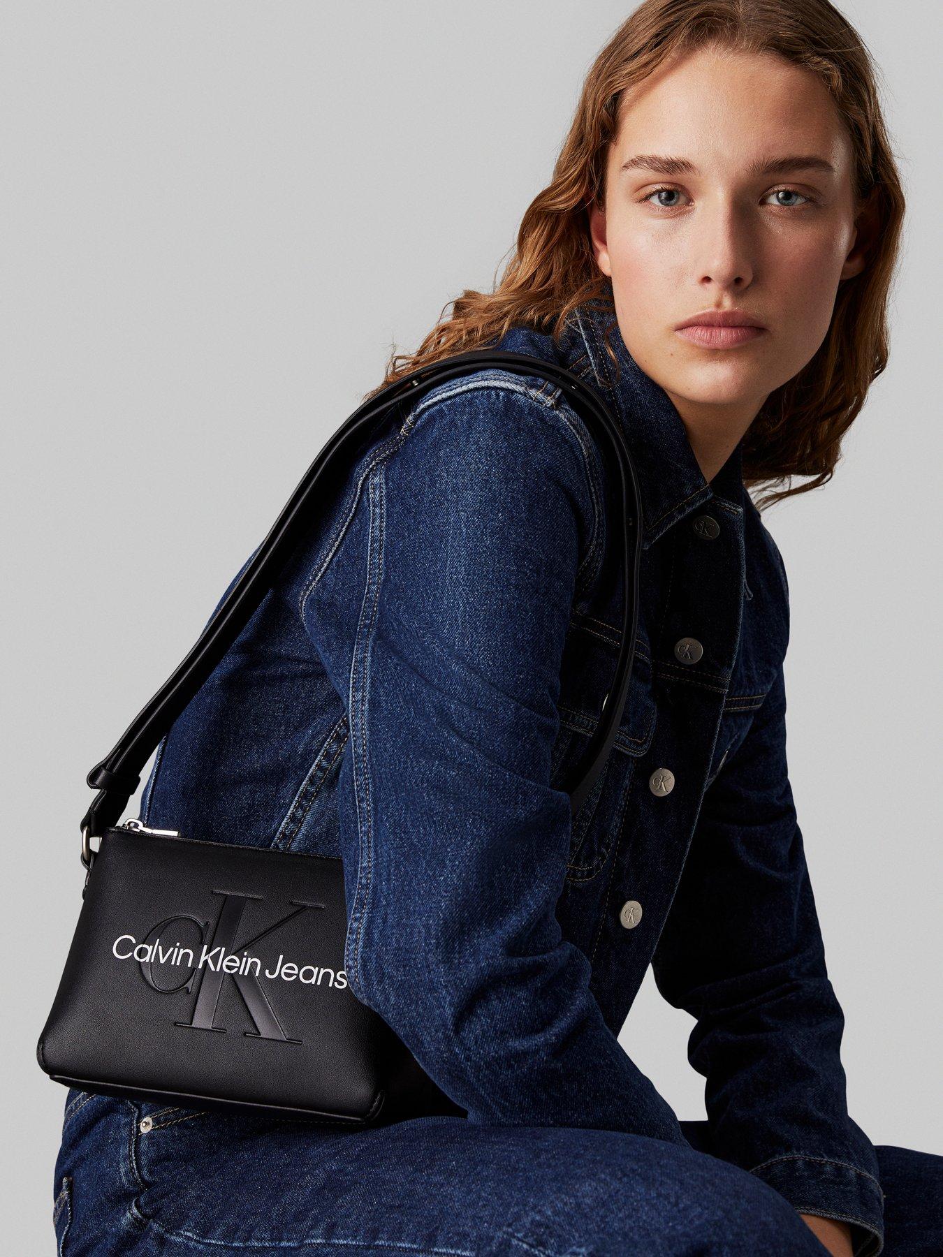 calvin-klein-jeans-logo-sculpted-camera-bag-blackoutfit