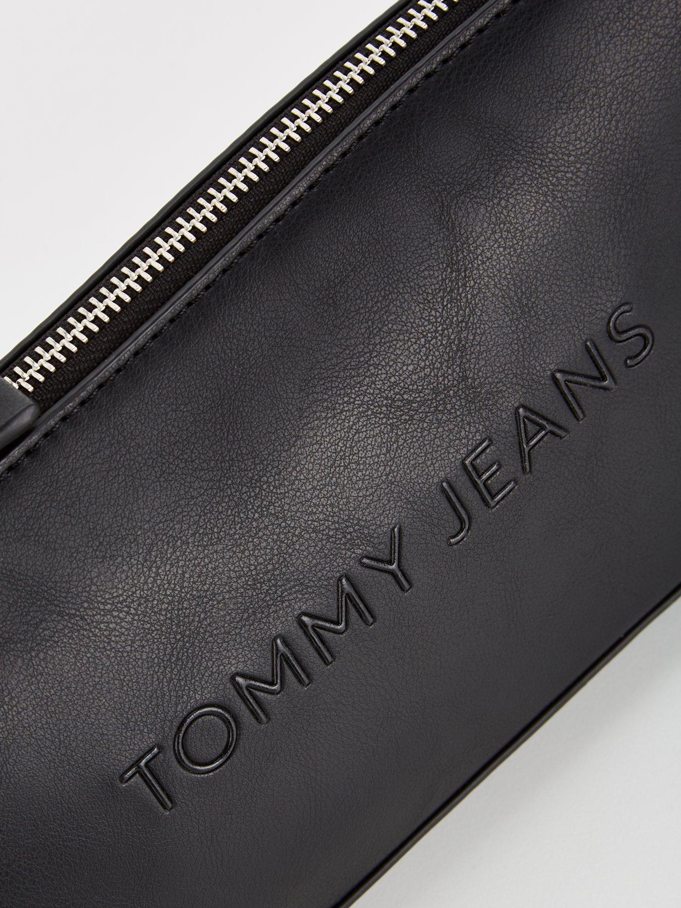 tommy-jeans-logo-shoulder-bag-blackoutfit