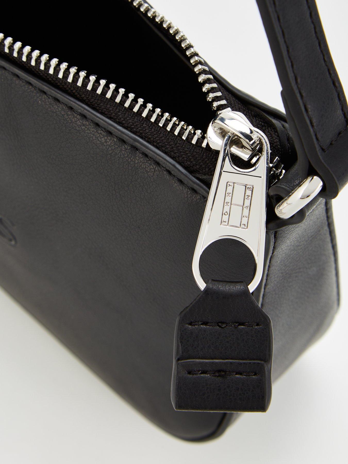 tommy-jeans-logo-shoulder-bag-blackdetail