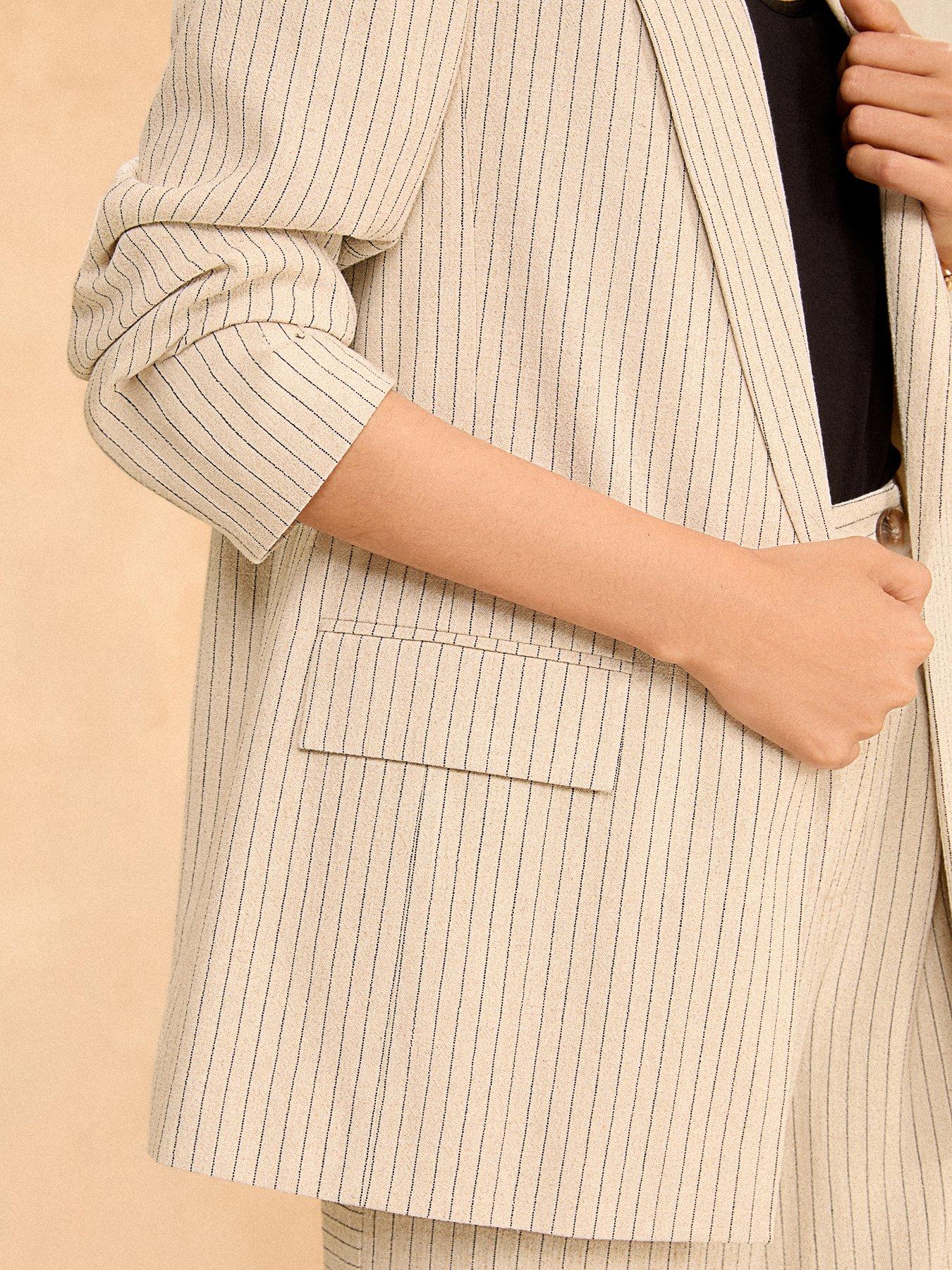 love-roses-pinstripe-linen-blazer-beigeoutfit