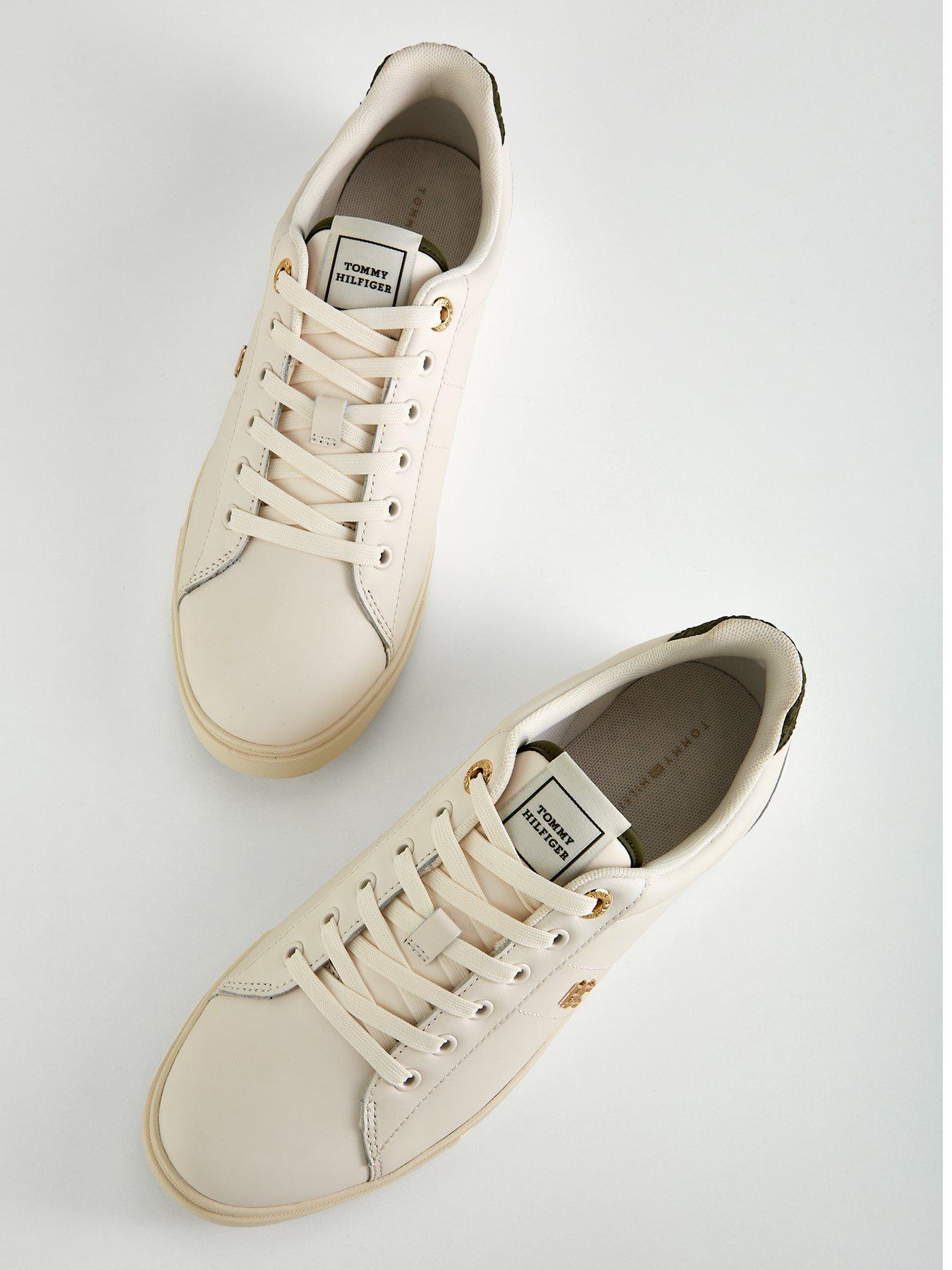 tommy-hilfiger-monogram-court-trainer-whiteoutfit