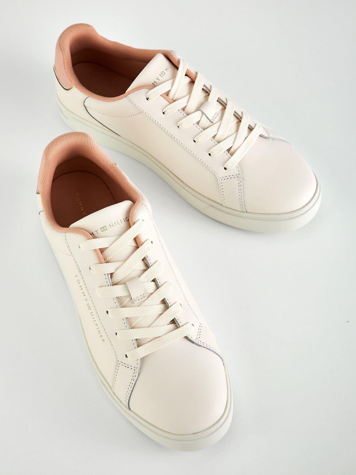 tommy-hilfiger-leather-court-trainers-whitepinkoutfit