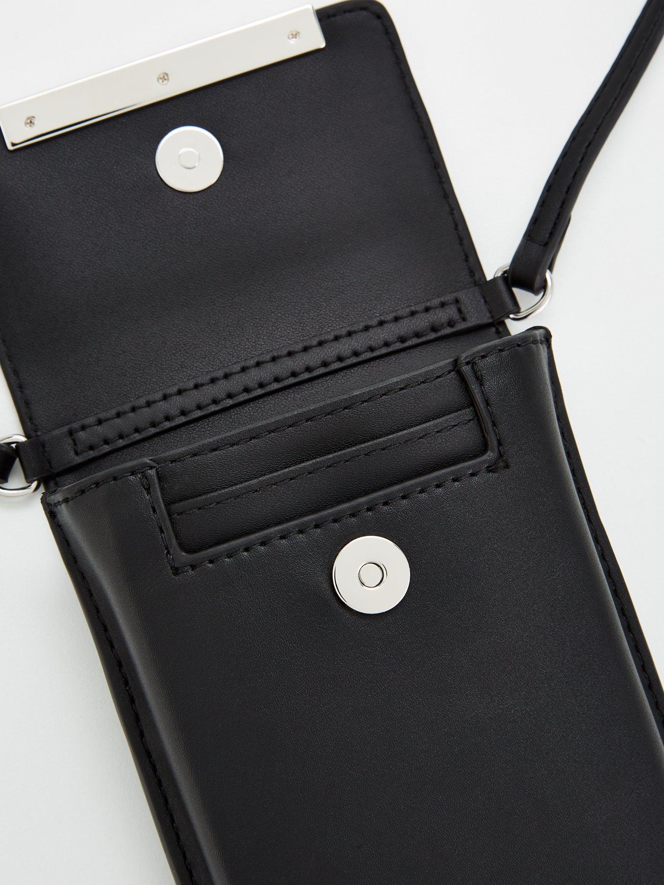 calvin-klein-ck-linear-phone-crossbody-blackdetail