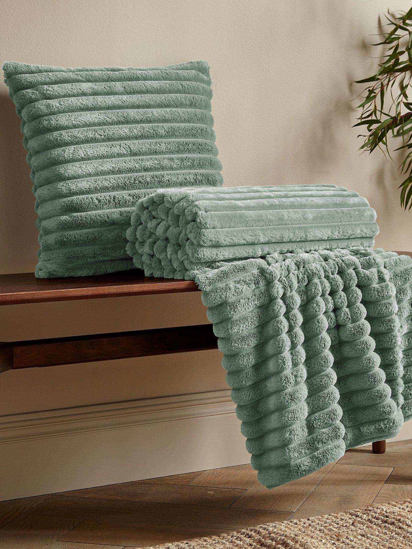 catherine-lansfield-cosy-ribbed-cushion