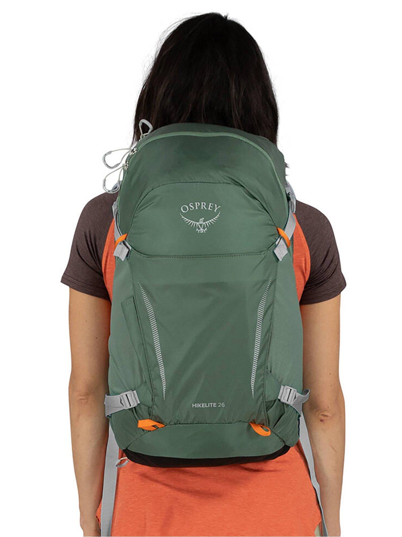 osprey-hikelite-26-pine-leaf-green-os-backpackoutfit