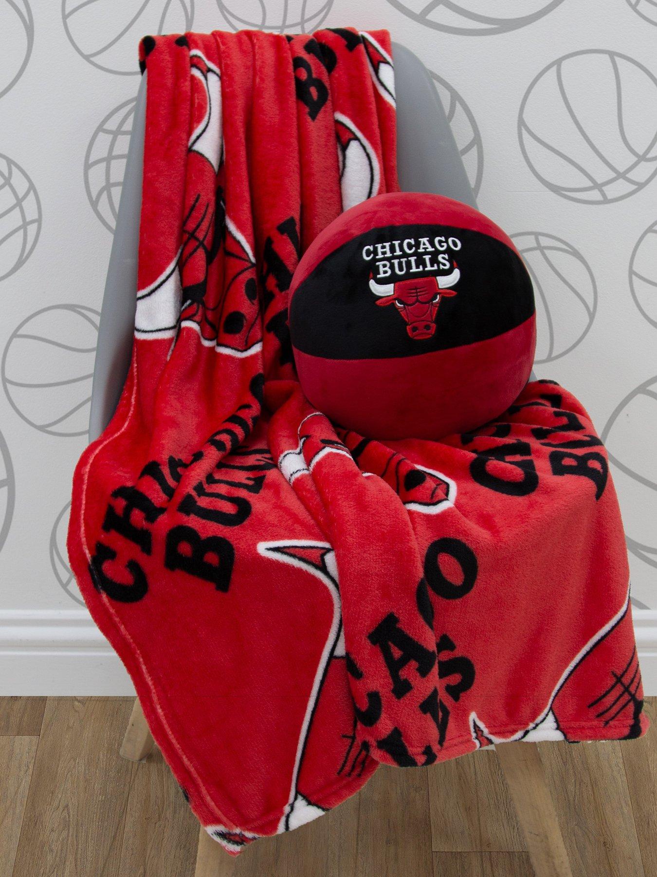 nba-nba-chicago-bulls-basketball-shaped-cushion-multi